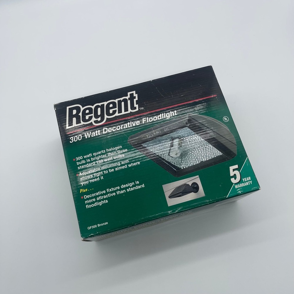 Regent EQ300WL White 300W Quartz Halogen Floodlight Outdoor Fixture